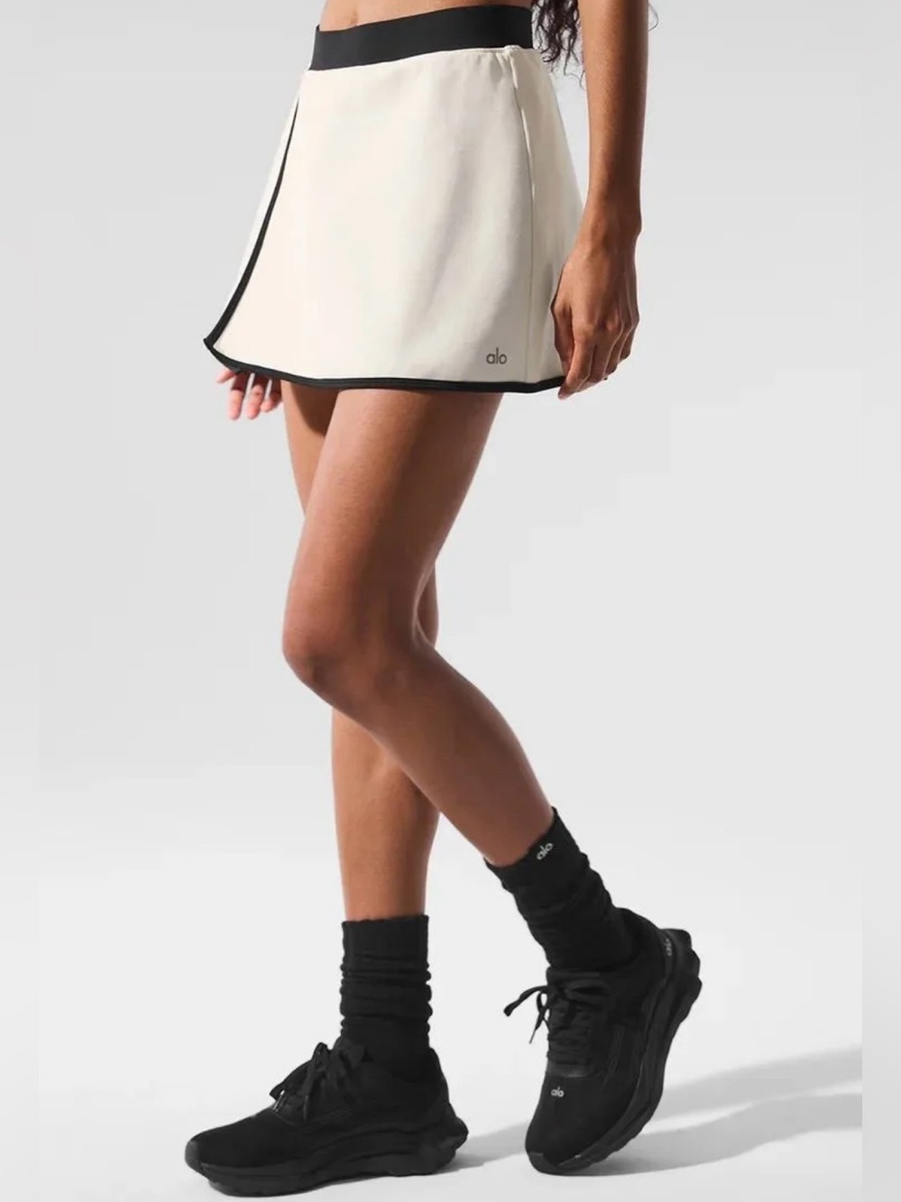 Alo Yoga Airbrush Streamlined Skirt Ivory/Black - Picture 2 of 13